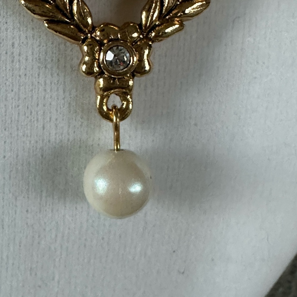Avon Gold Tone Necklace with Blue Pendant and Faux Pearl - Picture 7 of 8